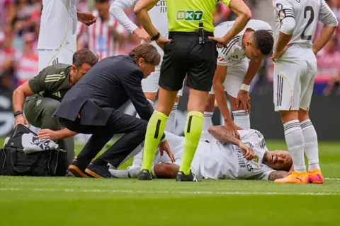 أصيب في الديربي.. ميليتاو يثير قلق ريال مدريد